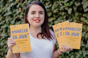 Amanecer en Java: la primera novela de Carolina Carvacho
