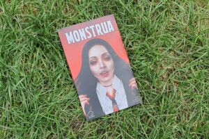 Reseña de Monstrua, primer libro de Nla Contreras