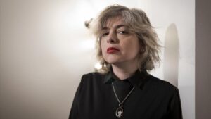«Alguien camina sobre tu tumba»: Mariana Enríquez v/s la muerte