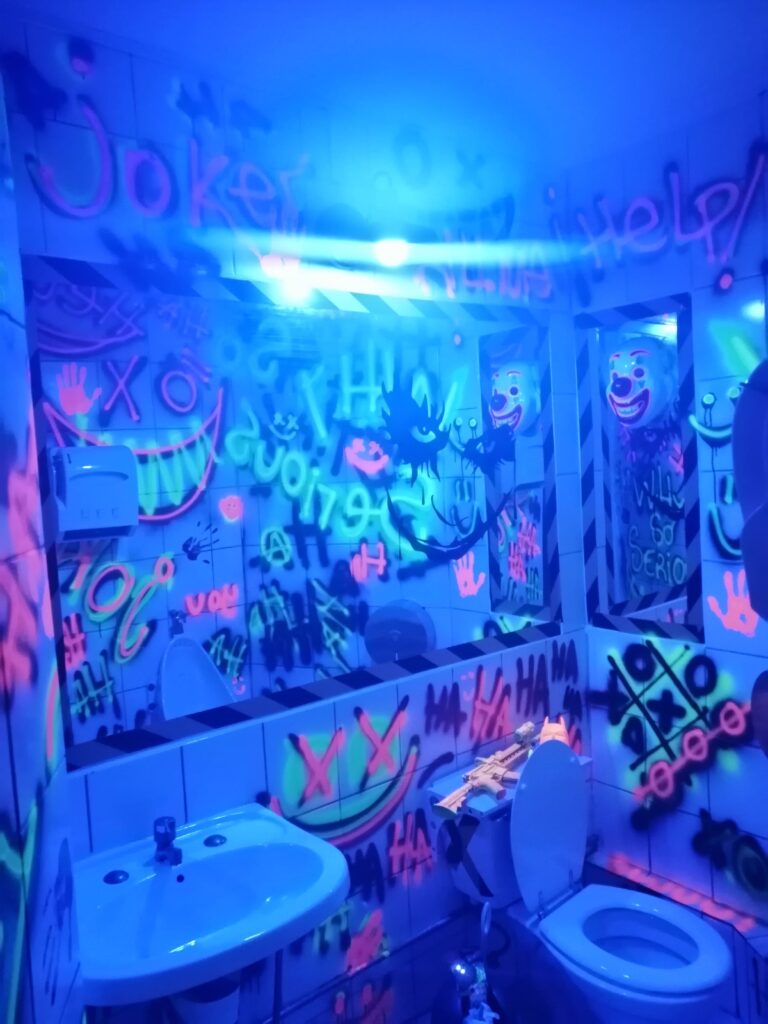 Baño Joker Comic Burger graffiti