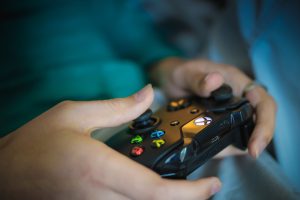 ¿Xbox y PlayStation reducirán su interés en las videoconsolas tradicionales para centrarse en el <em>gaming</em> en teléfonos móviles?